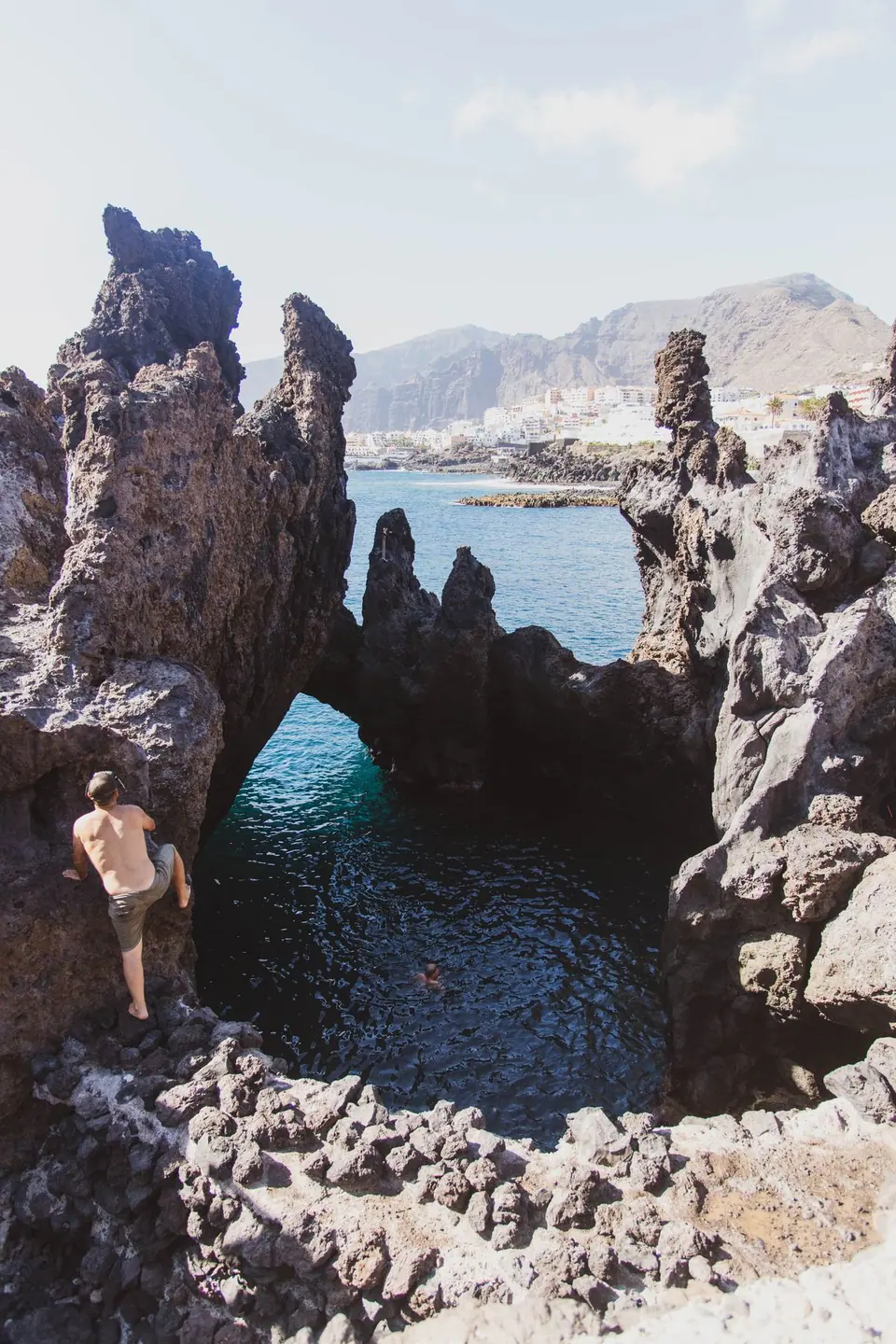 Hell's Gate, cycling between the cliffs, Hell's Gate cycling → Nairobi, 4-Day Masai Mara, Lake Naivasha & Lake Nakuru Budget Safari
