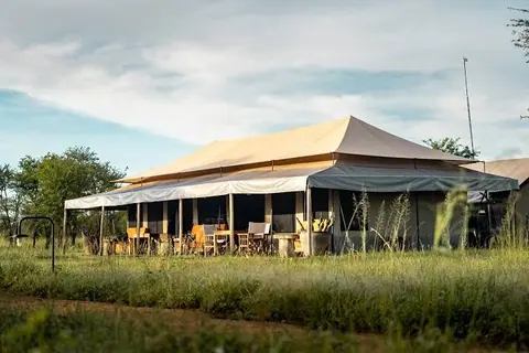 Serengeti, sundowners on the plains, Fly to the Serengeti, 9-Day Serengeti & Zanzibar Fly-In